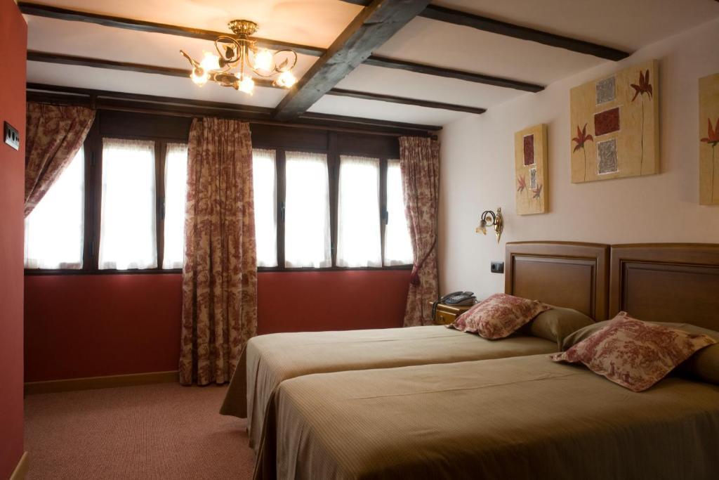 El Foyu Hotel Colunga Room photo