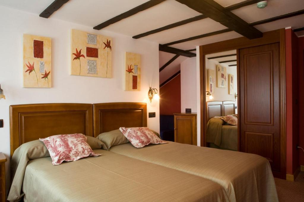 El Foyu Hotel Colunga Room photo